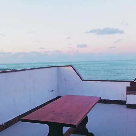 La Terrazza Sul Mare Appartamento Con Terrazza Vicino Aereoporto&Mare Sicilian Vintage Style Beach House 招待所 奇尼斯