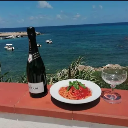La Terrazza Sul Mare Appartamento Con Terrazza Vicino Aereoporto&Mare Sicilian Vintage Style Beach House 招待所
