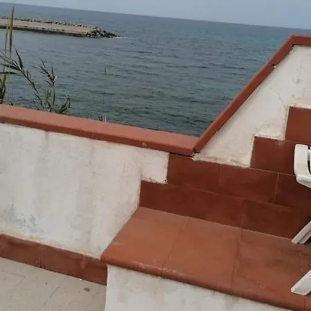 招待所 La Terrazza Sul Mare Appartamento Con Terrazza Vicino Aereoporto&Mare Sicilian Vintage Style Beach House 奇尼斯